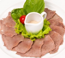 Язык под нежным сливочным хреном